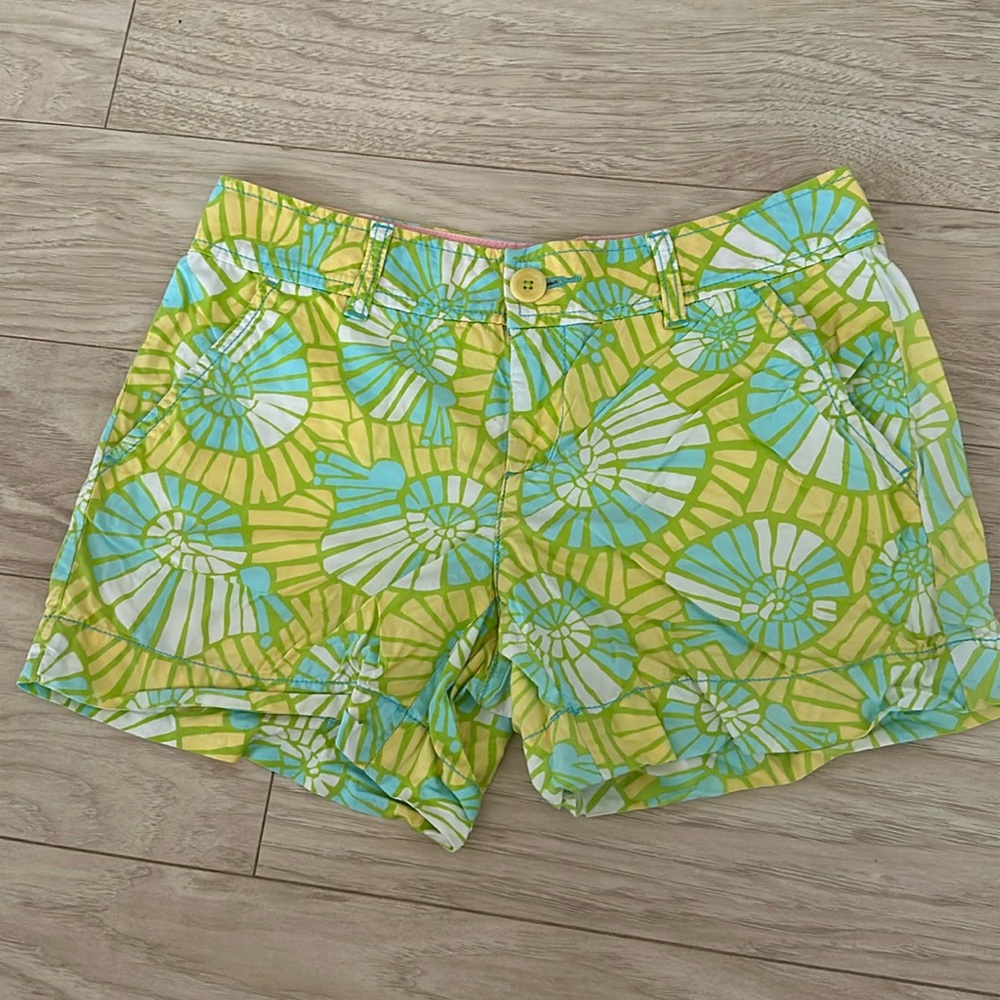 EUC Lilly Pulitzer Callahan Shorts in On the Half Shell Size 0